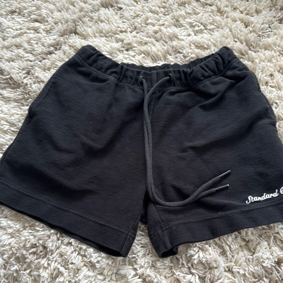 URBAN OUTFITTERS Black Shorts - Picture 1 of 7